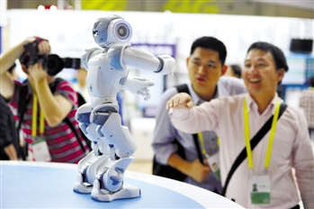 2015年中GQY視訊機器人自有產品可小批量生產