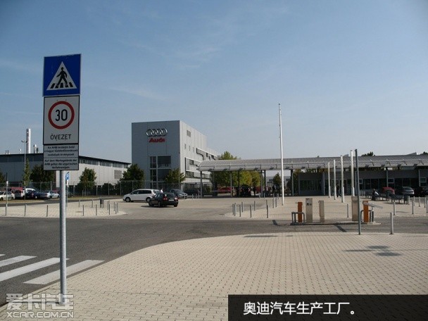 探秘奧迪汽車工廠里的機器人搬運工