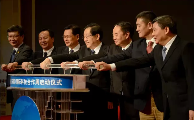 廣東拓斯達與清華大學簽訂機器人合作協議