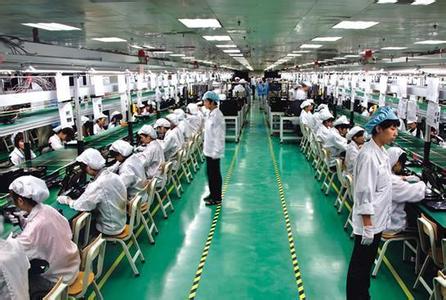 富士康機(jī)器人和工人兩頭顧難度大