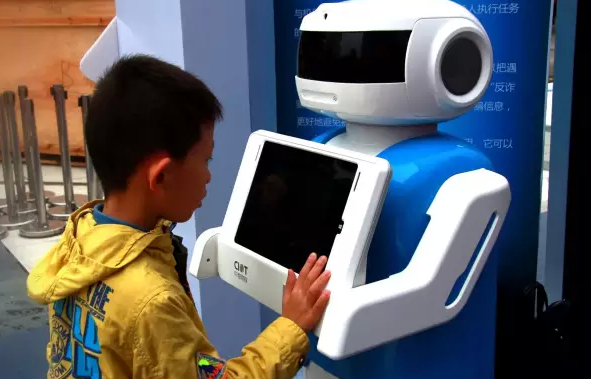 中智安防服務機器人“歡歡”，你造嗎？