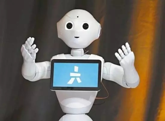 鴻海下季開賣機器人 稱要引領電子行業