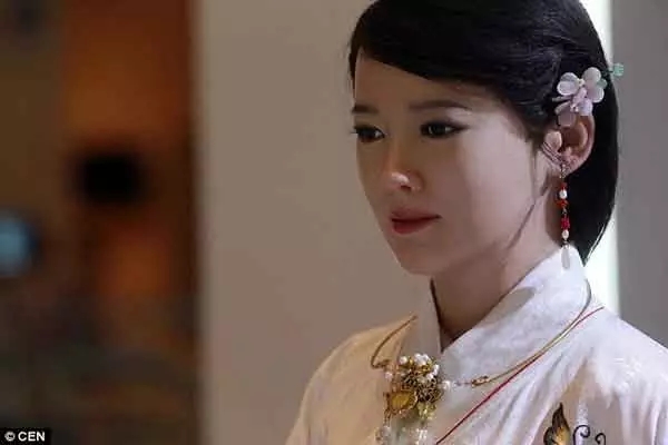 美女機(jī)器人只是個(gè)“花瓶”