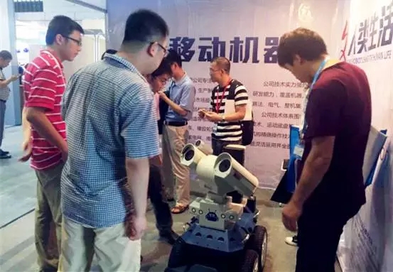 國自智能巡檢機器人&防爆AGV產(chǎn)品驚艷亮相