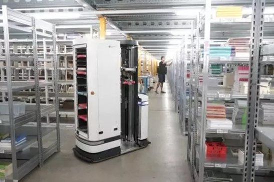 《物流搬運機器人》：比亞馬遜倉庫機器人還牛：一個名為TORU的機器人