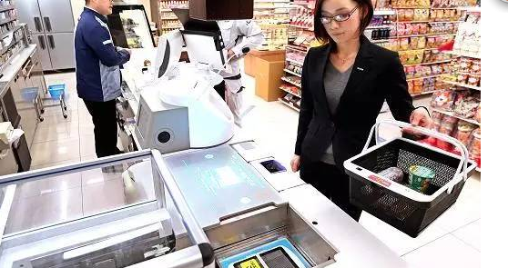 1秒結賬打包 日本超市實裝機器人收銀