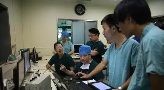 中國血管介入手術可遠程操控機器人給動物做手術