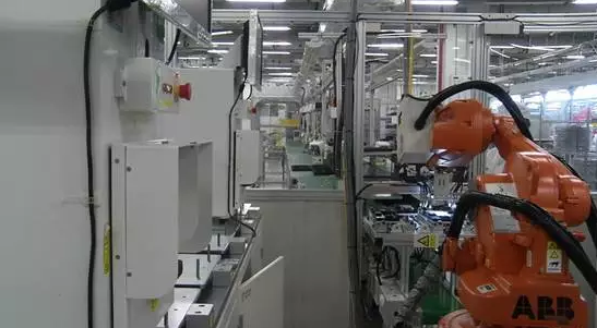 一個買一個造 兩大家電金主在機器人行業(yè)各有手法