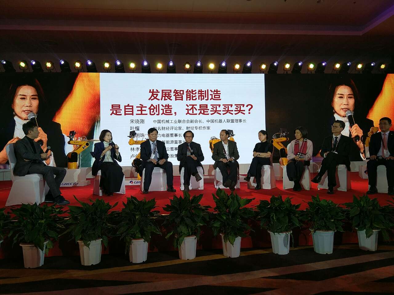 格力六軸機器人亮相 董明珠稱不靠買