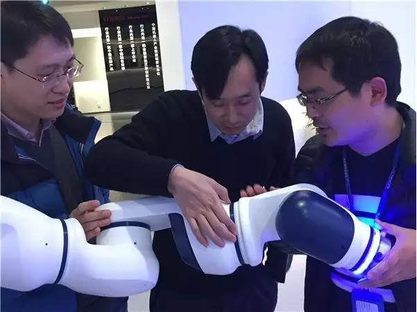 巴斯夫推出輕量化“協(xié)作機器人”
