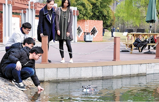 杭電大學生造水質(zhì)監(jiān)測機器人 助力污染治理