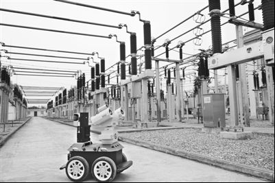 國網南陽220千伏變電站巡檢機器人“智能1號”上崗
