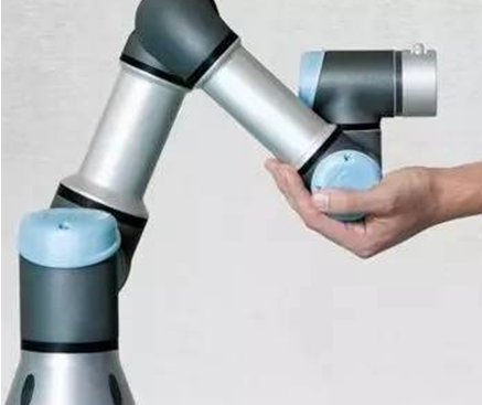 協作機器人與傳統工業機器人有何區別？