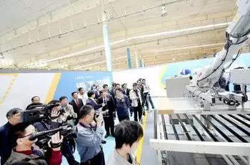 力諾瑞特新能源智能互聯工廠建成 15臺機器人助力智慧生產