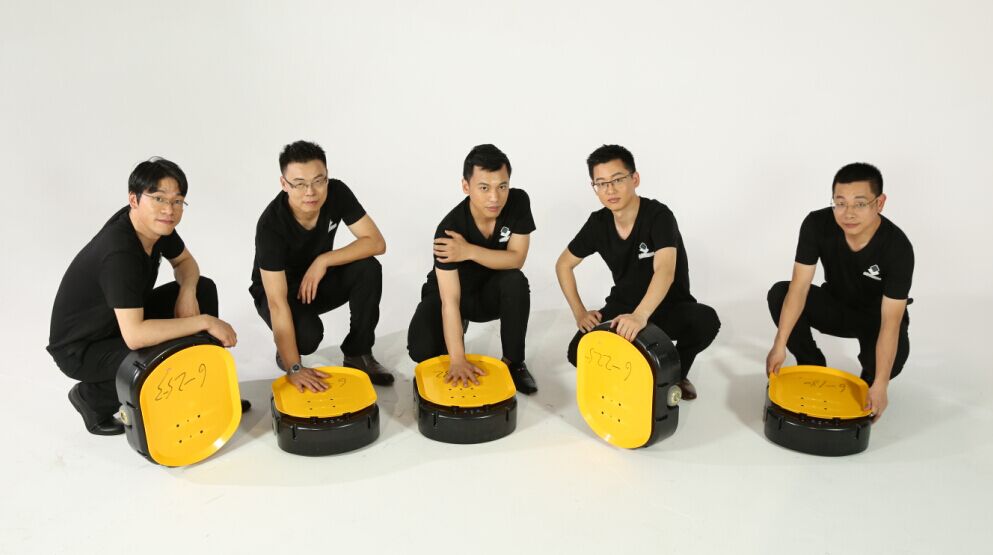 充電5分鐘，奔跑4小時(shí)，小黃人機(jī)器人成物流界實(shí)力‘網(wǎng)紅’！