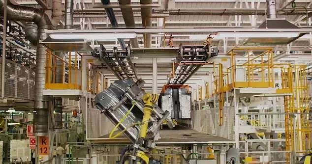 西班牙一汽車公司使用2000臺機器人 68秒完成車身組裝