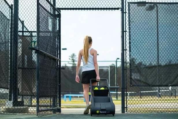 Ubuntu公布網球機器人Tennibot視頻 可以勝任球童的撿球工作