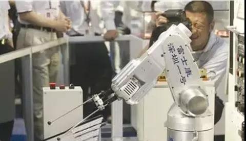 郭臺銘：最多10年 富士康將用機器人取代80%人力