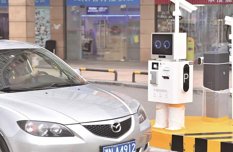 停車機(jī)器人上崗 實(shí)現(xiàn)停車場(chǎng)無(wú)人值守！