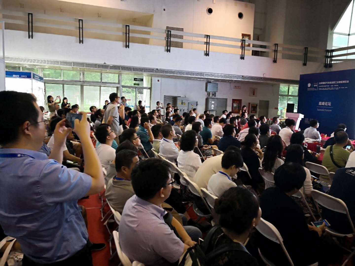 汽車+AGV：最前沿的停車機器人與最成熟的汽車內(nèi)物流尖端技術(shù)對決