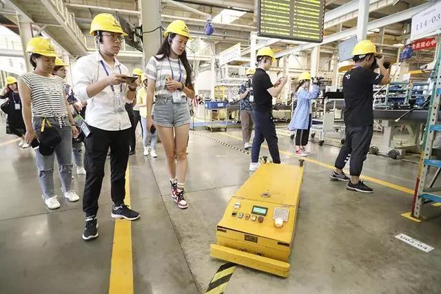 山東臨工內部消耗130臺AGV機器人