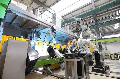 全球最大塔機智能工廠開園 有100多臺工業機器人