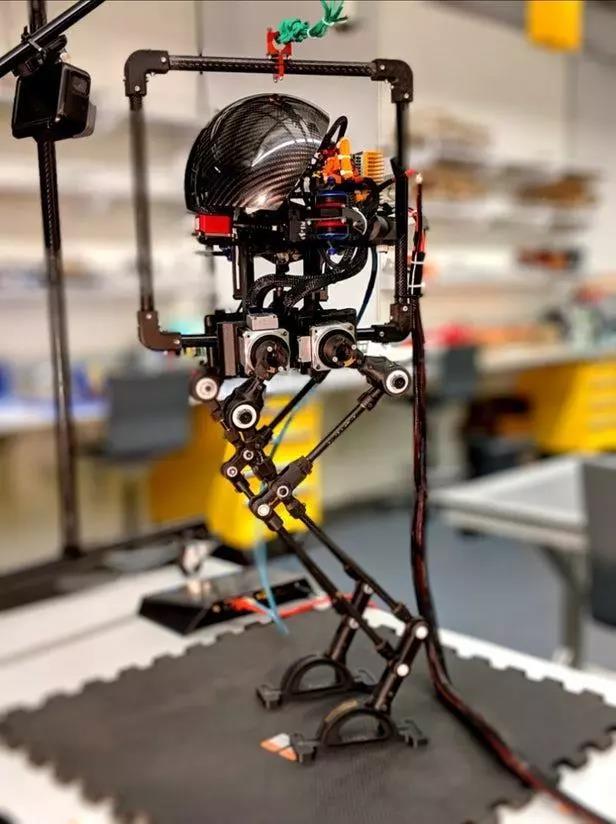 LEONARDO：可以行走、跳躍及飛行的機器人
