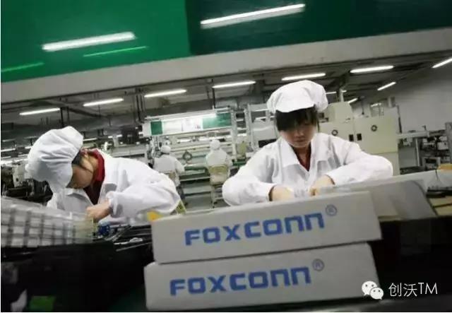 富士康已在全國部署5萬臺機器人 一年內計劃再增加一萬臺