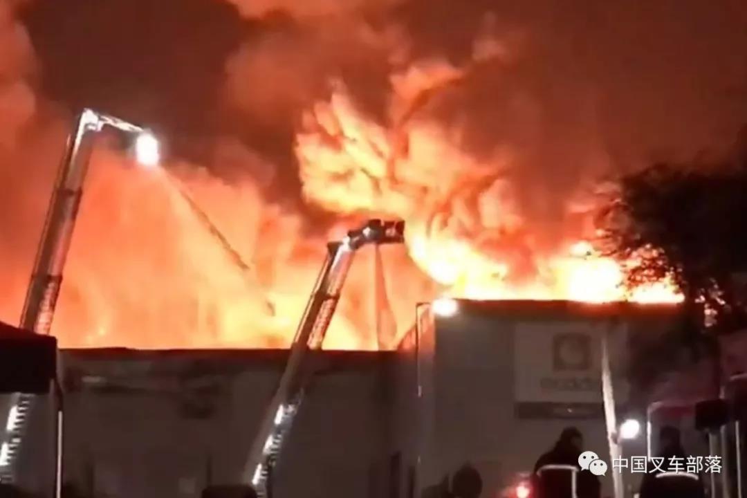 英國最大電商倉庫大火，觸發機器人倉庫擔憂