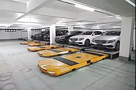 重慶某停車場投放16臺AGV機器人