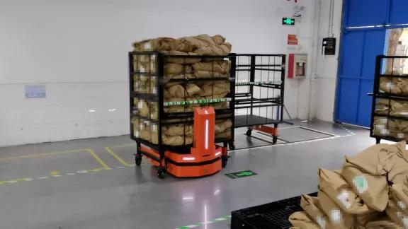 隆博科技：AMR助力廠內柔性物流搬運
