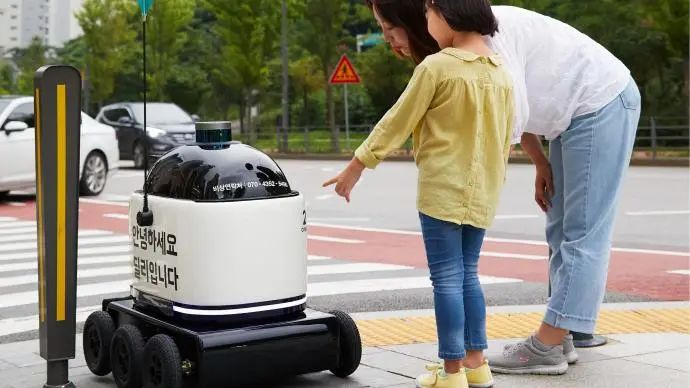 韓國現代汽車與Woowa Brothers合作打造室外送餐機器人
