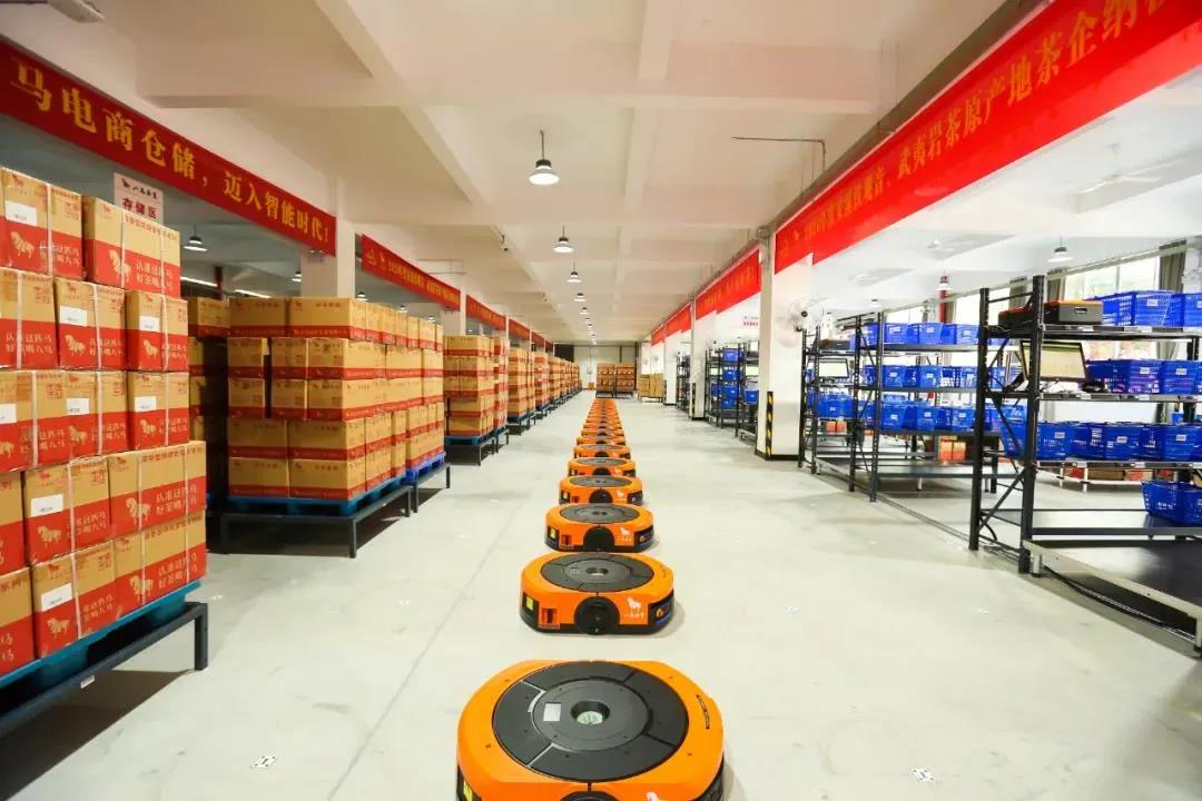 數(shù)十臺AGV，快倉為八馬茶業(yè)打造首個智能茶倉