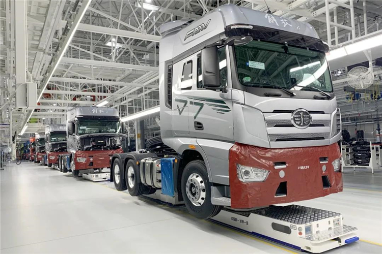 新松移動機(jī)器人批量進(jìn)駐一汽解放J7智能工廠
