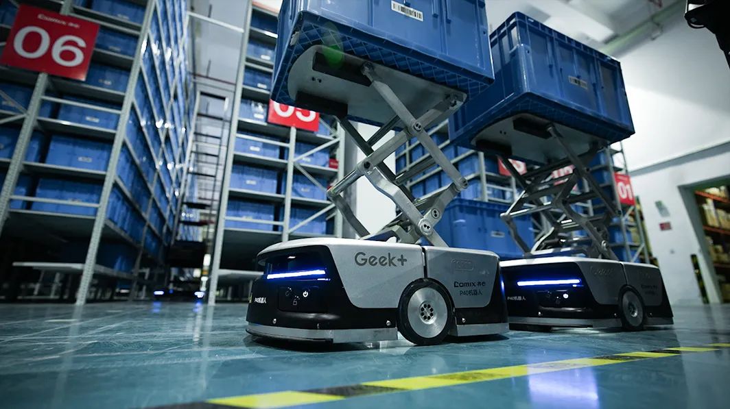 極智嘉RoboShuttle+P40全流程組合方案斬獲兩大殊榮