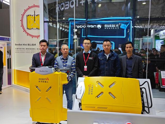 史河機器人BeeBot系列機器人問世 引領外墻清洗新時代