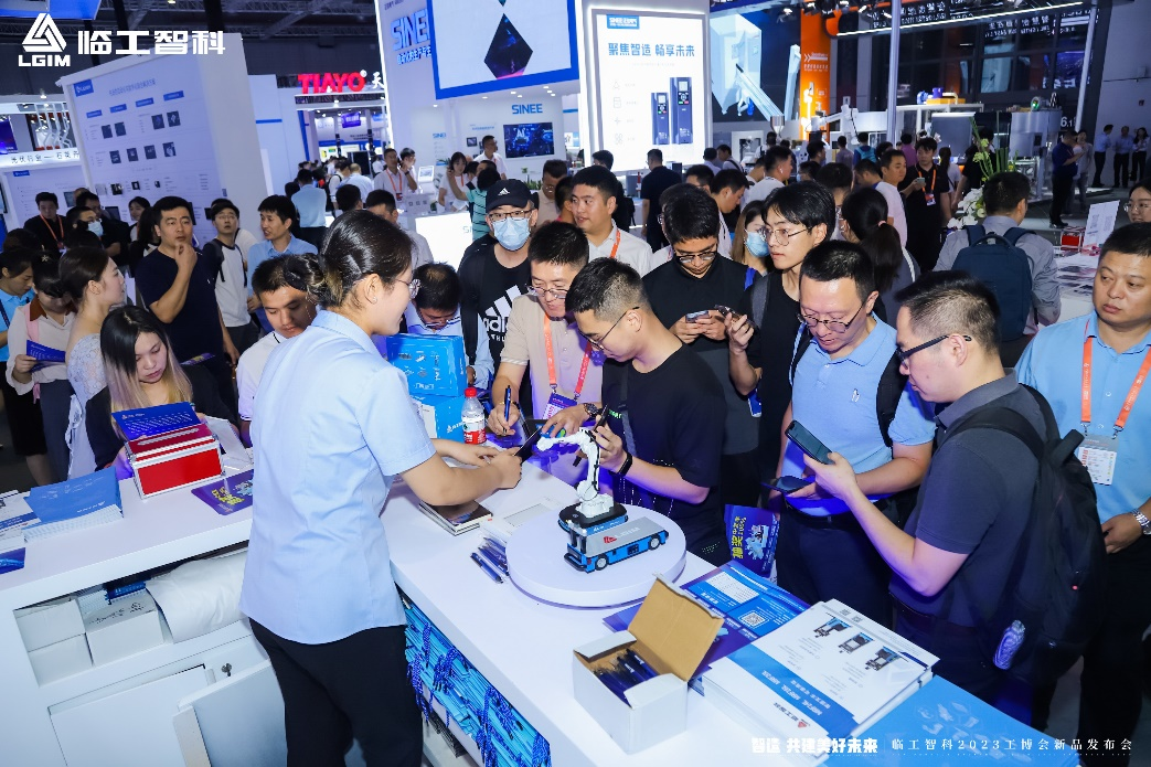 臨工智科最新力作LGR6400閃耀2023國際工業(yè)博覽會(huì)