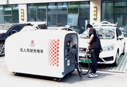“開卷”新賽道-已有30+企業推出移動充電機器人