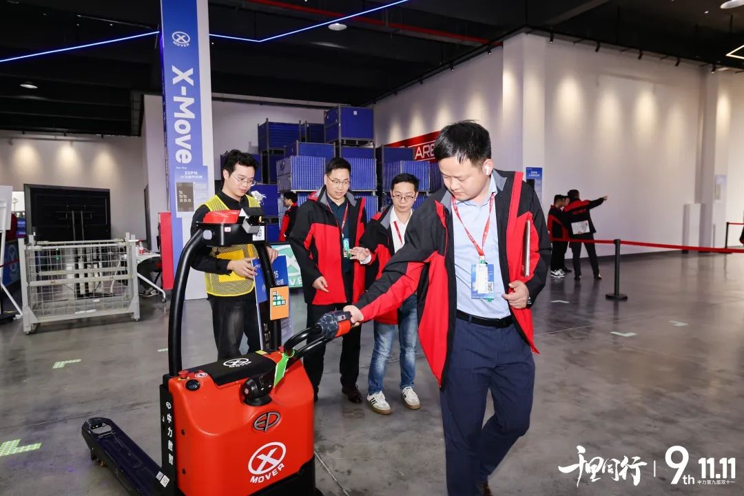 “一鍵開團”，中力“雙十一”當日下單2100+臺移動機器人