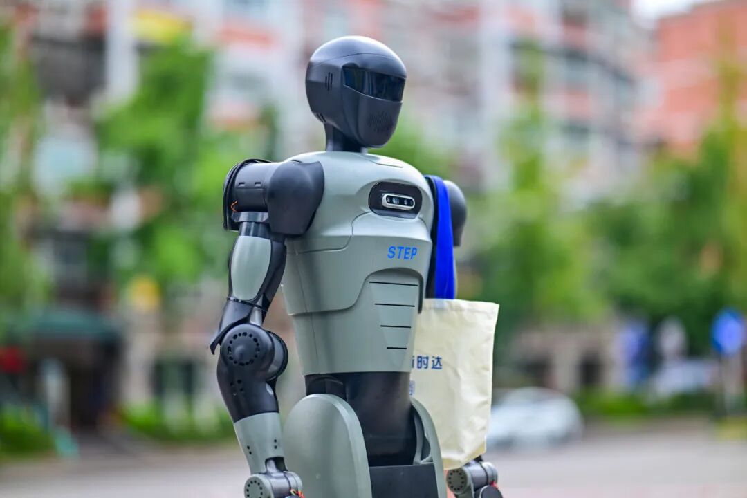 AI在海爾 | 新時達具身機器人“實習(xí)生”新達,正式上崗!